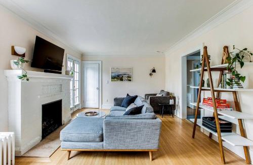 Seattle House | Maple Leaf Craftsman - Hot Tub, AC, Dog Friendly