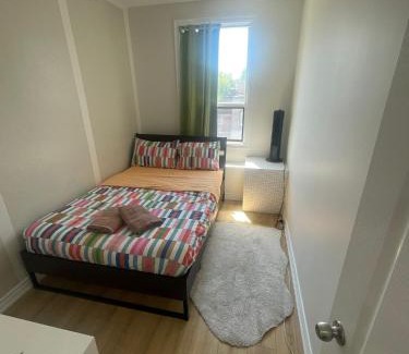 Bay Cloverhill House | Maple Leaf Stay-Walk to UOFT,DT,STREET CARS,BARS,ROM-Free Wifi