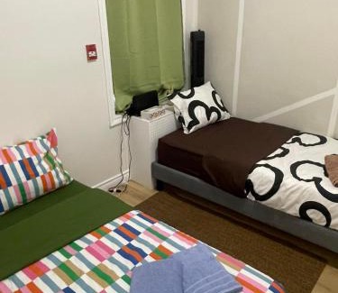 Bay Cloverhill House | Maple Leaf Stay-Walk to UOFT,DT,STREET CARS,BARS,ROM-Free Wifi