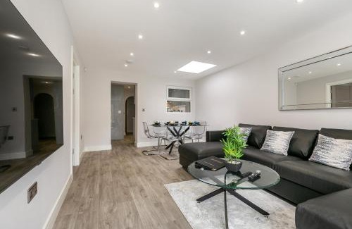 Reading Apartment | Maple Lodge