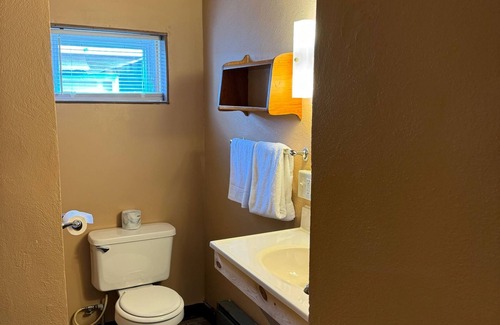 Munising Hotel | Maple Ridge Motel