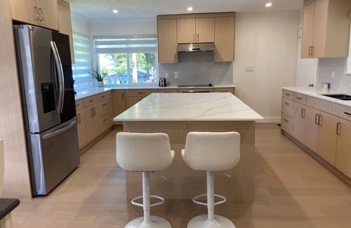 Maple Ridge House | Maple Ridge W. Central/3 rooms 3 queen 1 sofa bed