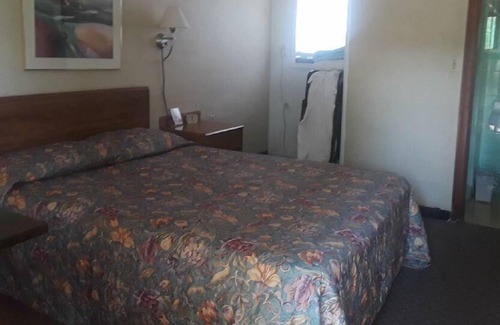 Huron Hotel | Maples Motel