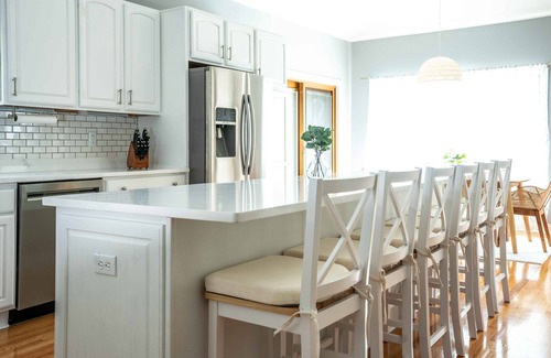Walworth House | Maplewood Manor – Chic 6 BDR Downtown Walworth