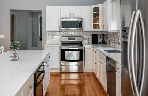 Walworth House | Maplewood Manor – Chic 6 BDR Downtown Walworth