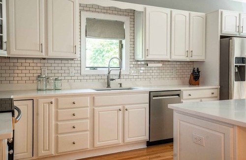 Walworth House | Maplewood Manor – Chic 6 BDR Downtown Walworth