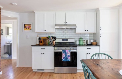 Kingston House | Maplewood Meadow: w/Hot Tub | 5 Mins to Kingston