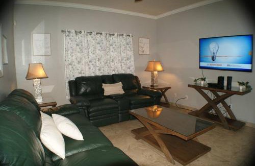 South Padre Island Apartment | Mar Y Sol #6 LUXURIOUS CONDO 3 minute walk to beach access