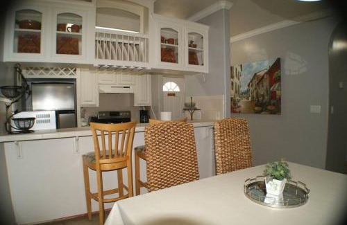 South Padre Island Apartment | Mar Y Sol #6 LUXURIOUS CONDO 3 minute walk to beach access