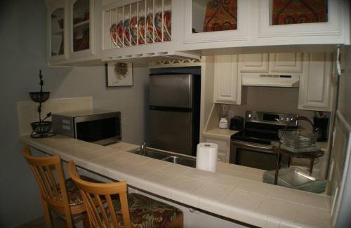 South Padre Island Apartment | Mar Y Sol #6 LUXURIOUS CONDO 3 minute walk to beach access