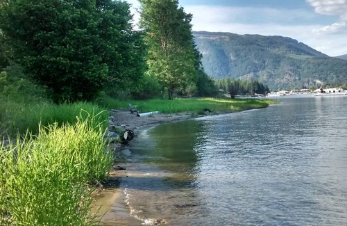 Sicamous House | Mara Lakefront Vacation Home