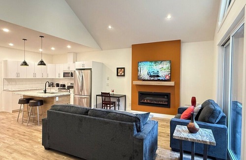 Mara Resort | Mara Spring Lodges - Towhee Mountain Lodge 2