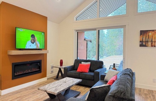 Mara Resort | Mara Spring Lodges - Towhee Mountain Lodge 2