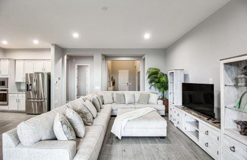 Tucson House | Marana Home with Pool Access and Mountain Views!