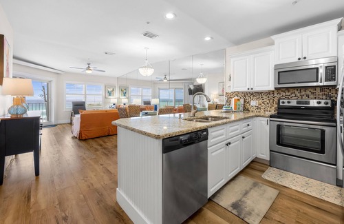 Fort Walton Beach - Destin Condo | Maravilla Top Floor Gulf Front Condo on Miramar Beach-NEWLY RENOVATED
