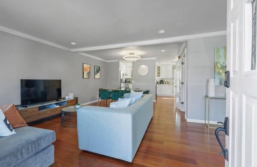 Sharp Park House | @ Marbella Lane - Buckingham Place | Laundry + P