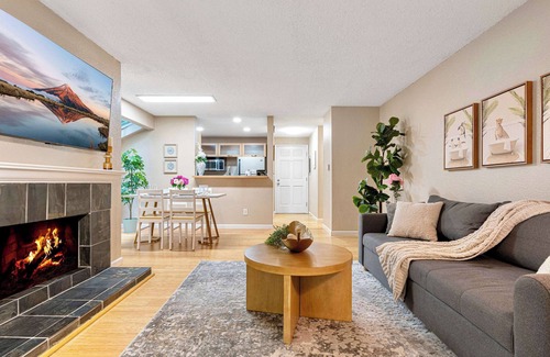Redmond House | @ Marbella Lane - Cozy Forest Cabin Min from DWNTN