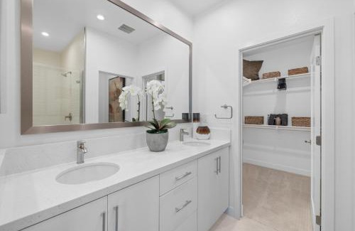 Anaheim Resort House | #Marbella Lane-Luxury Designer 3BR Home Disneyland