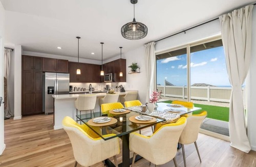 Makaha Valley House | @ Marbella Lane - Stylish House + Impressive Views