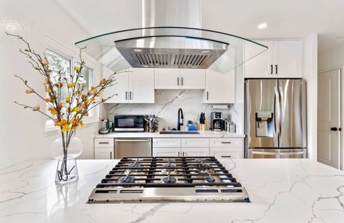 Linda Mar House | @ Marbella Lane - Stylish 4BR w/Revitalizing View