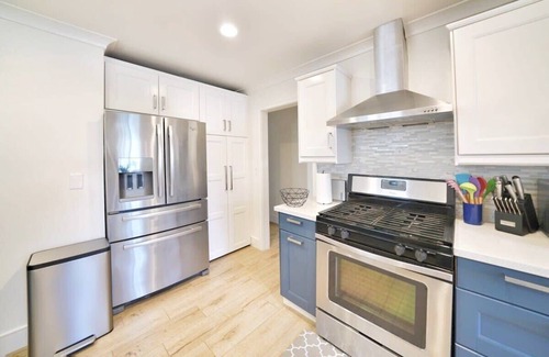 Redwood City House | @ Marbella Lane - Vibrant 4BR RWC | Ldry + P