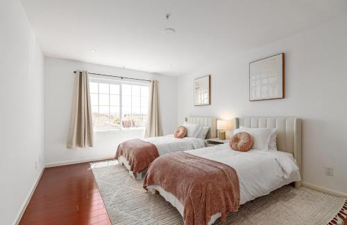 Daly City House | # Marbella Lane - Vibrant 5BR Home in Daly City