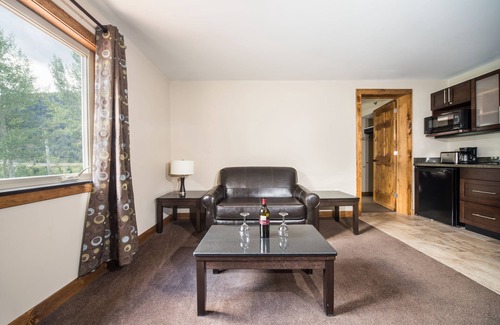 Steady Brook Resort | Marble Inn Resort