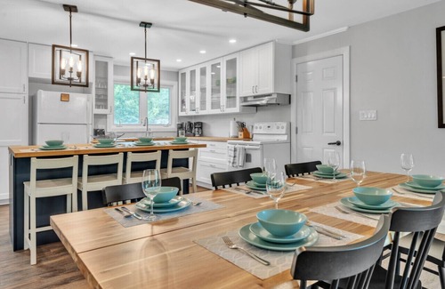 Leeds and the Thousand Islands Cottage | Marble Rock Retreat: Elegant Riverside Escape