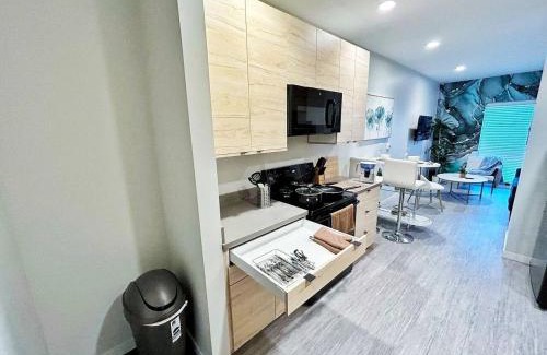 Downtown Des Moines Apartment | Marbled Shores Hideaway (239)