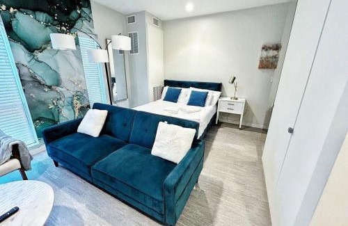 Downtown Des Moines Apartment | Marbled Shores Hideaway (239)