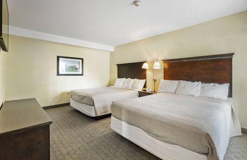 Kelleys Island Hotel | Marblehead Suite at Kelley's Island Venture Resort