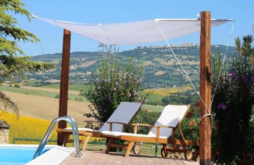 Cingoli House | Marche family home w Pool