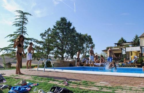 Cingoli House | Marche family home w Pool