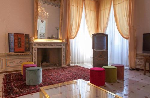 Fermo Apartment | MarcheAmore - Stanze della Contessa, Luxury Flat with private courtyard