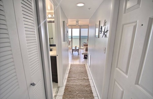Marco Island Condo | Marco Island 10th Floor Condo - Captivating Penthouse Beach Views!
