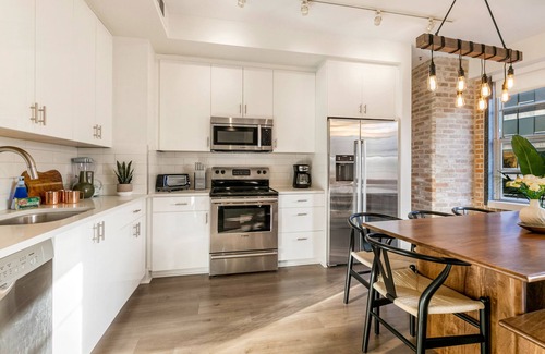 Central Business District Hotel | Mardi Gras Suites NOLA's 4BR Elegance