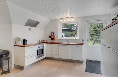 Henne House | Maren's Hus - Three Bedroom House, Sleeps 5