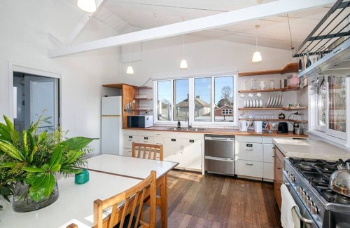Braidwood House | Marguerite House by Free Trade Co