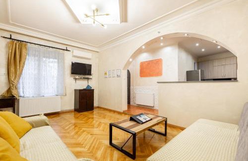 Belso-Ferencvaros Apartment | Mari&Emi flat in Corvin