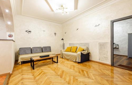Belso-Ferencvaros Apartment | Mari&Emi flat in Corvin