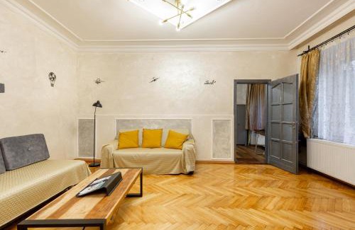 Belso-Ferencvaros Apartment | Mari&Emi flat in Corvin
