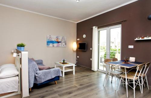 Tsikalaria Apartment | Maria's modern studio 5min from beach