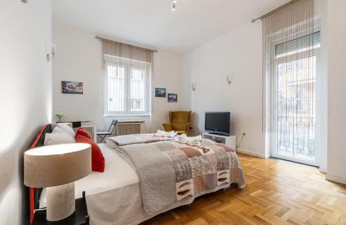 Vizivaros Apartment | Maria Square Studio