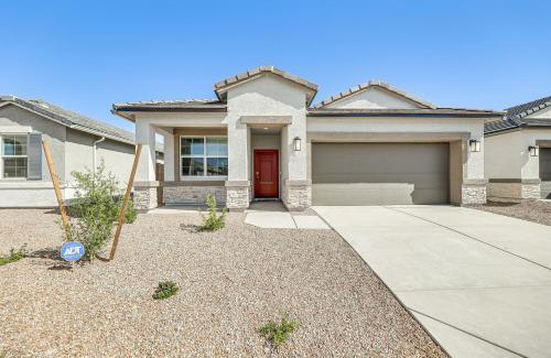 Maricopa House | Maricopa Home with Putting Green and Covered Patio!
