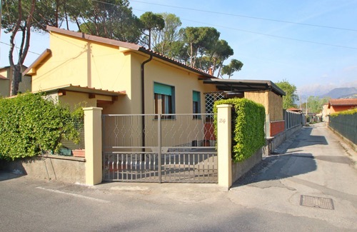 Marina di Massa House | Mariella - House for 5, Outside area, Parking, 900m from Sea, WIFI