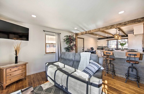 Maytown Cottage | Marietta Home w/Private Hot Tub, Pool Table!