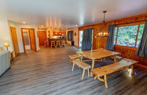 Ohiopyle Condo | Marietta's River Retreat | 3BR,2BA,Hot Tub,Downtown Ohiopyle