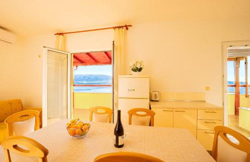 Zubovici Apartment | Marija at the beach