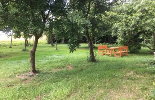 Grundeich Apartment | Marijanas Ferienhof 2, Urlaub mit viel Platz zwischen Dornumersiel und Bensersiel, gehört zum Café Kunterbunt