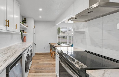Royal Bryan Apartment | Marilyn: 1st Floor 2 Bdrm, Walk to A&M, King Beds